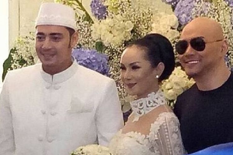 Deddy Corbuzier hadir dalam pernikahan bekas istrinya, Kalina Ocktaranny, di Jakarta, Jumat (26/5/2017).