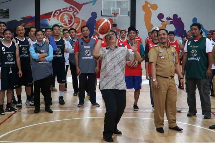 Ajang basket bertajuk Sinar Mas Land Basketball Tournament (SMLBT) 2017 resmi digelar di lapangan The Breeze Arena Basketball, BSD City, Senin (27/11).