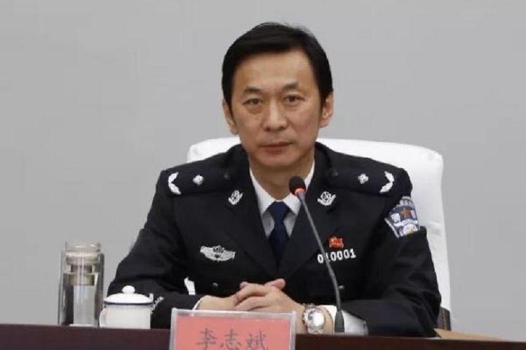 Li Zhibin, Kepala Keamanan Publik di Hohhot, ibu kota Regional Mongolia Dalam, China, yang ditemukan tewas bunuh diri setelah dua koleganya diperiksa atas tuduhan korupsi.