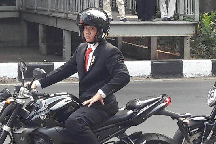 Foto yang diunggah freestyler asal Thailand, Withitep Komolhiran. Pria yang punya nama lain Saddum So ini mengakui bahwa dirinya memang berperan sebagai stuntman Presiden Joko Widodo dalam video pembukaan Asian Games 2018 pada 18 Agustus silam.