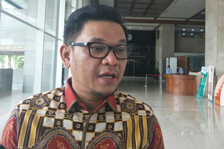 Juru bicara Tim Kampanye Nasional (TKN) Jokowi-Marud, Ace Hasan Syadzily, di Kompleks Parlemen Senayan, Jakarta, Jumat (29/3/2019). 