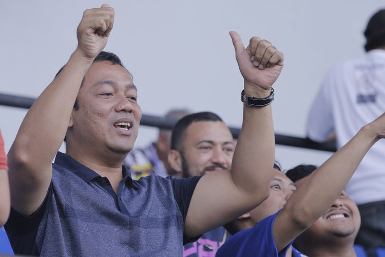 Wali Kota Semarang Hendi ketika menyaksikan pertandingan PSIS di Stadion Moch Soebroto Magelang