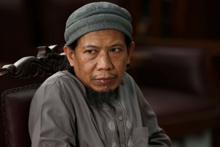 Terdakwa kasus teror bom Thamrin Aman Abdurrahman menjalani sidang di Pengadilan Negeri Jakarta Selatan, Jumat (18/5/2018). Ia dituntut hukuman mati oleh jaksa penuntut umum (JPU) karena dianggap sebagai pihak yang bertanggung jawab saat aksi teror di Jalan MH Thamrin, Jakarta Pusat, awal 2016.