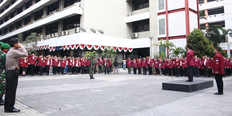 Untar TNI dan Polri mengadakan upacara peringatan HUT RI ke-74 diikuti jajaran pimpinan Untar, dosen, mahasiswa dan karyawan serta personil TNI dan Polri, Sabtu (17/8) di halaman kampus I Untar.