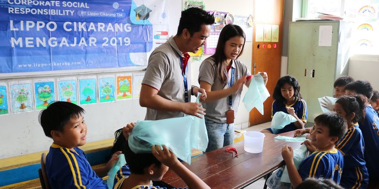Di SDN Cibatu 03, SDS Ekklesia Lippo Cikarang, serta SD Don Bosco Cikarang pada Rabu (22/5/2019) kemarin misalnya, program edukasi untuk memerangi sampah plastik dilakukan terhadap siswa sekolah dasar.