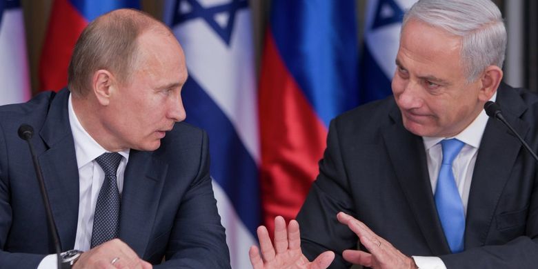 Presiden Rusia Vladimir Putin (kiri) dan Perdana Menteri Israel Benjamin Netanyahu berdiskusi tentang krisis Suriah dan hubungan Israel-Palestina.