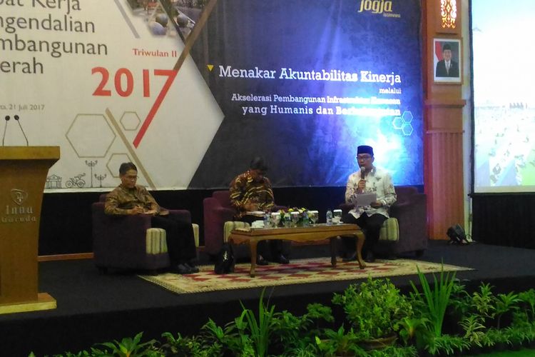 Wali Kota Bandung Ridwan Kamil mengikuti rapat kerja (raker) pengendalian pembangunan daerah triwulan 2017 di Hotel Inna Garuda, Jalan Malioboro, Kota Yogyakarta, Jumat (21/7/2017). 