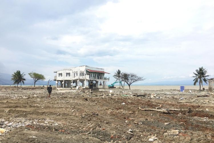 Situasi pasca-bencana gempa bumi, likuifaksi, dan tsunami di Kota Palu, Sulawesi Tengah, akhir September 2018.