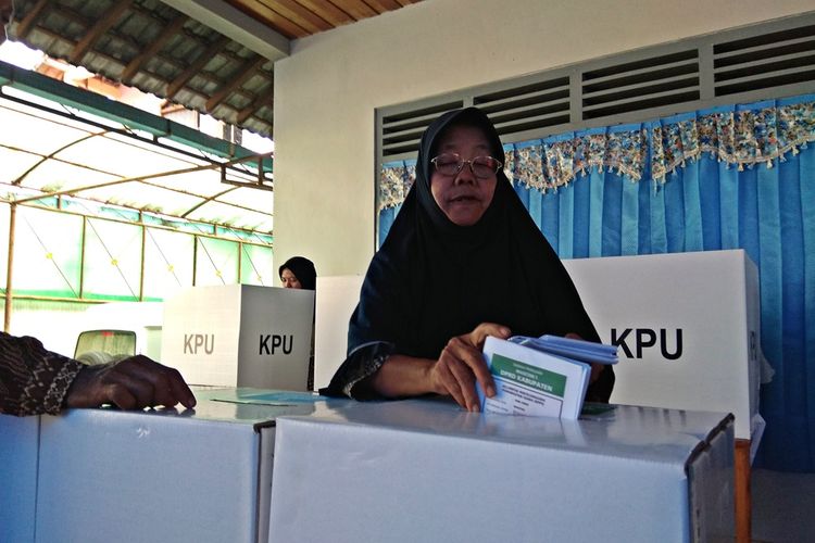 Pemilu Pelaksanaan 2019 di Kabupaten Magetan. Salah satu anggota KPPS di Kabupaten Magetan dilaporkan meninggal dunia usai membantu penghitungan suara di tingkat kecamatan. 