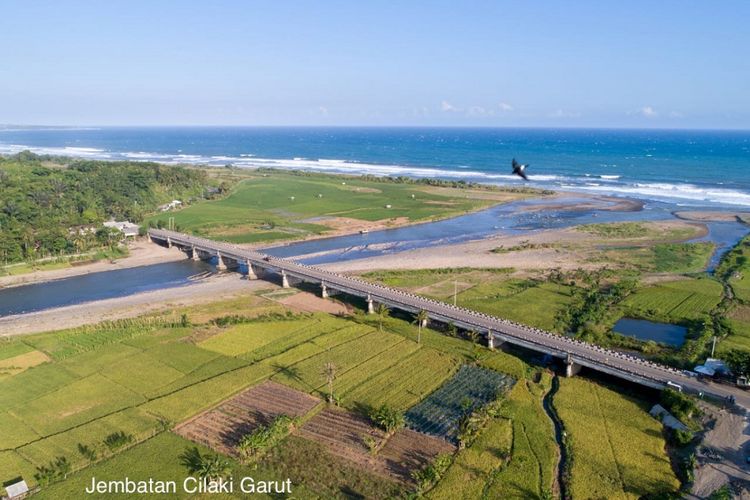 Jalur pantai selatan (pansela) Jawa.