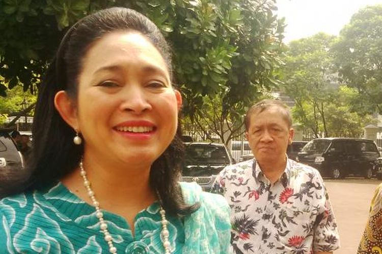 Titiek Soeharto bersama Ketua Umum Forum Komunikasi Putra Putri Purnawirawan Indonesia Ponco Sutowo usai menemui Presiden Joko Widodo, Rabu (8/7/2015).