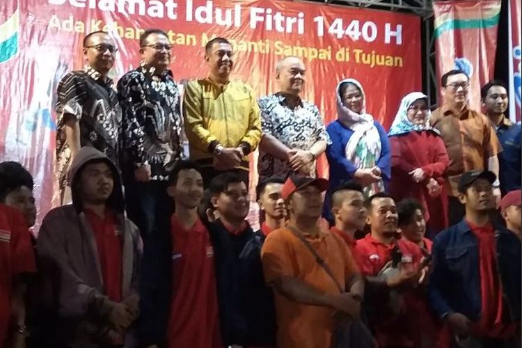 Kegiatan pelepasan peserta mudik gratis bersama Indomie di Stadion Mandalakrida, Yogyakarta, Rabu (29/5/2019) malam.