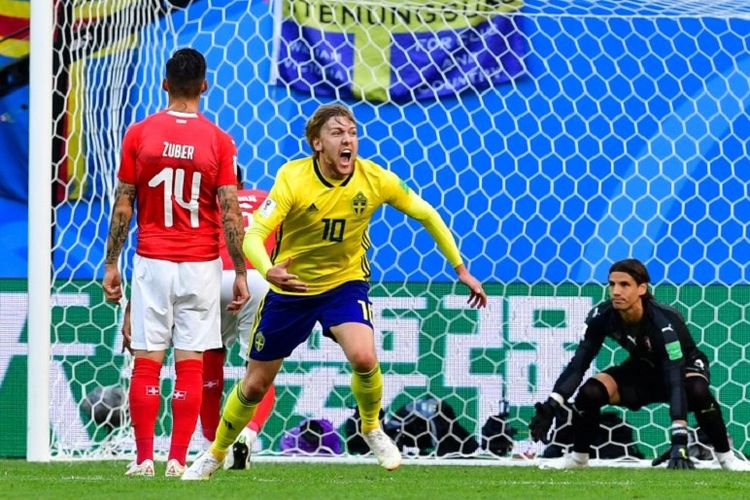Emil Forsberg merayakan gol Swedia ke gawang Swiss pada pertandingan babak 16 besar Piala Dunia 2018 di St. Petersburg, 3 Juli 2018. 