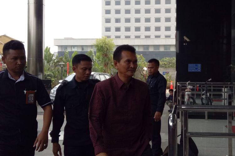 Tersangka mantan Anggota DPRD Sumatera Utara periode 2009-2014 Musdalifah tiba di Gedung Merah Putih KPK, Jakarta, Senin (27/8/2018).