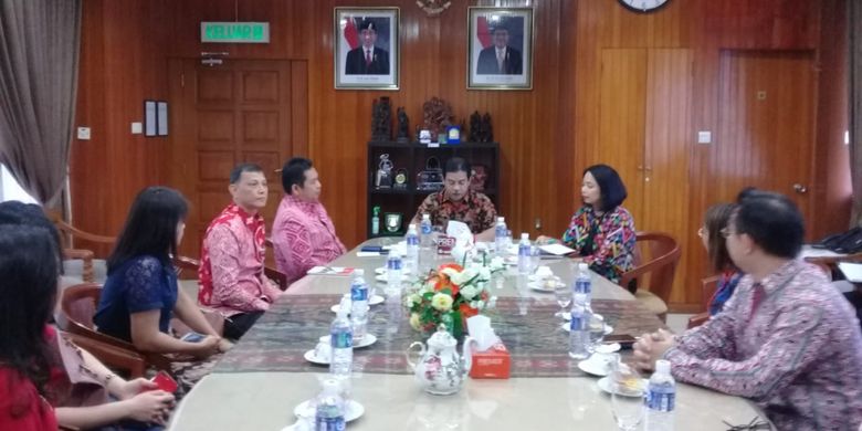 Pemerintah Provinsi Sulawesi Utara yang diwakili oleh Kadis Pariwisata Sulut, Daniel Mewengkang, Staf khusus Gubernur Bidang Pelayanan Publik, Haefrey Sendoh serta pelaku pariwisata Asita Sulut, melakukan kunjungan ke Kota Kinabalu, Sabah Malaysia.