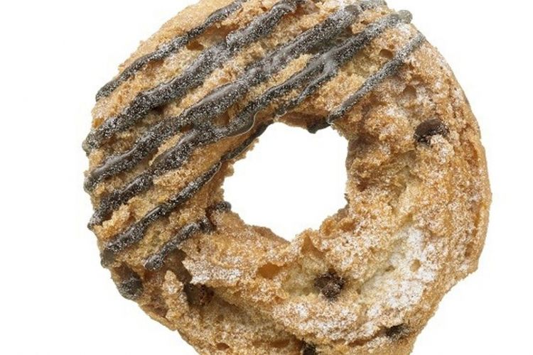 Donat pisang yang klasik ini dicampur chocolate chips.