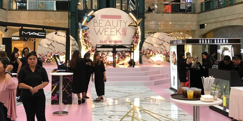 Ikuti make up demo di main atrium Plaza Senayan Jakarta selama acara Beauty Week 2018 yang berlangsung tanggal 22-27 November 2018.