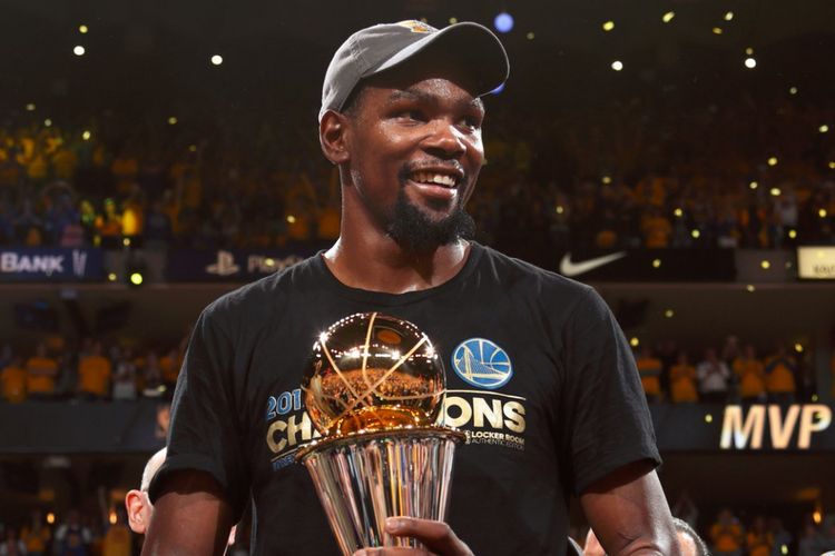 Pemain Terbaik Final NBA (MVP) musim 2016-2017, Kevin Durant.