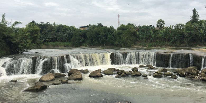 Curug Parigi di Kampung Parigi, Kecamatan Bantargebang, Kota Bekasi, Jawa Barat, Jumat (5/1/2018). 