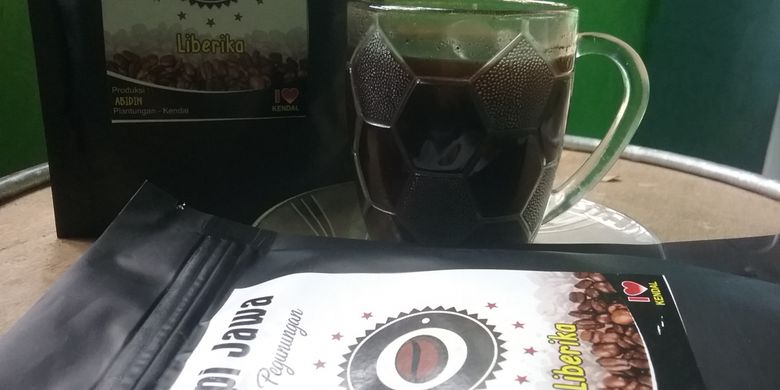 Kopi tumbuk Liberika buatan Plantungan, Kabupaten Kendal, Jawa Tengah, Minggu (15/4/2018).