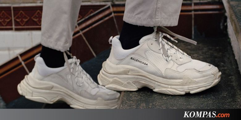 Dad Sneaker Sepatu  Jadul  yang Kembali Tren Kompas com