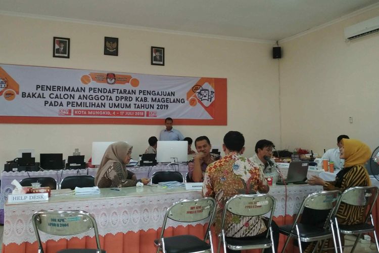 Suasana pendaftaran bacaleg di KPU Kabupaten Magelang, Jawa Tengah, Rabu (17/7/2018).