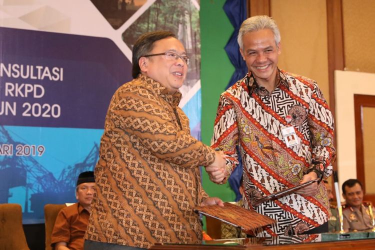 Gubernur Jawa Tengah Ganjar Pranowo bersama Menko Perekonomian Bambang Brodjonegoro