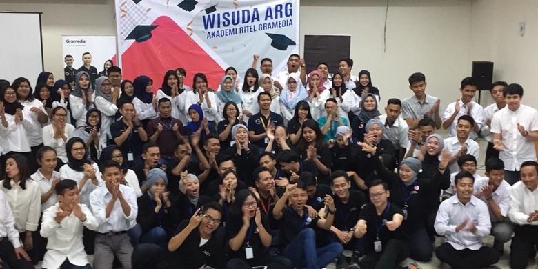 Wisuda peserta Akademi Ritel Gramedia (ARG) Batch 4, pelepasan magang Batch 5, dan pembukaan kelas baru Batch 6 di Gramedia Learning Center, Jakarta, Senin (1/7/2019).