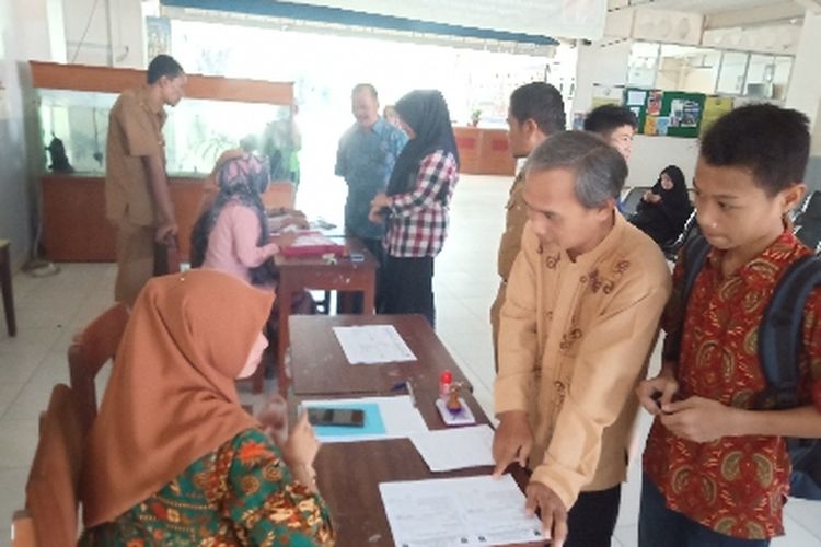 Pendaftaran PPBD di SMA 1 Padang masih sepi, terlihat tidak ada antrian saat pendaftaran, Selasa (25/6/2019).