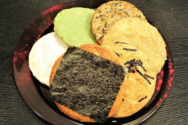 Makanan khas Prefektu Saitama: soka senbei (kerupuk beras). (KARAKSA MEDIA PARTNER)