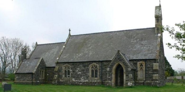 Gereja St Marry Magdelene di Llanfaglan, Gwynedd, adalah salah satu bangunan gereja yang akan dijual.