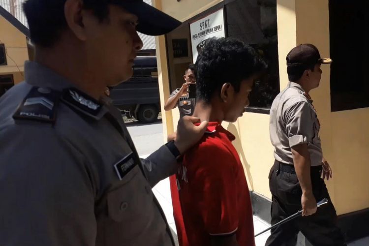 Setelah beberapa hari melarikan diri, seorang pelaku pembacokan, berinisial JU (17), tak dapat berkutik saat dibekuk Tim Satreskrim Polres Muna, Sulawesi Tenggara.