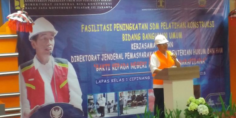 Direktur Jenderal Bina Konstruksi Kementerian PUPR Syarif Burhanuddin memberikan sambutan dalam pelatihan dan sertifikasi tenaga kerja konstruksi di Lapas Cipinang, Jakarta, Senin (30/7/2018).