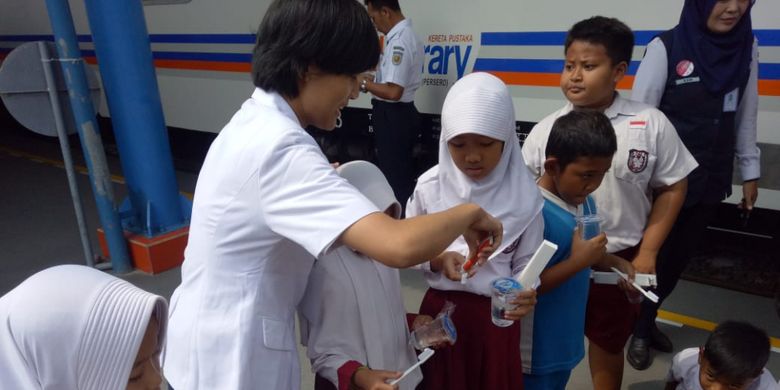 ?PT KAI melaksanakan kegiatan Corporate Social Responsibility (CSR)  di Stasiun Kradenan, Kabupaten Grobogan, Jawa Tengah, Selasa (28/8/2018).?