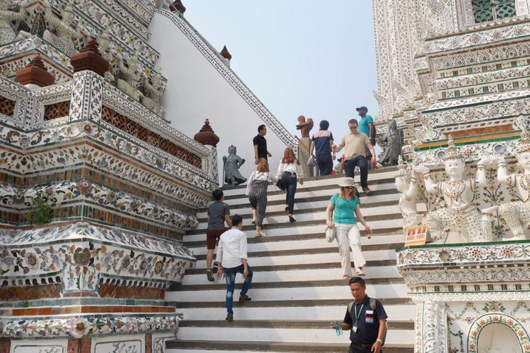 Wat Arun salah satu kuil ikonik di Bangkok, Thailand, Mingu (4/2/2018).