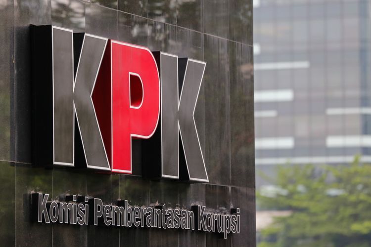 Logo nama gedung KPK. Gambar diambil pada Kamis (22/2/2018). 