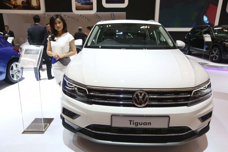 Volkswagen Tiguan dipamerkan pada acara Gaikindo Indonesia International Auto Show (GIIAS) 2017 di Indonesia Convention Exhibition (ICE), BSD City, Tangerang, Banten, Kamis (10/8/2017). GIIAS 2017 akan berlangsung hingga 20 Agustus 2017 