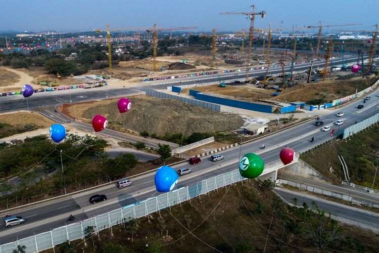 Foto udara proyek kawasan Kota Baru Meikarta, Cikarang, Bekasi, Jawa Barat, Senin (4/9/2017). Pada tahap pertama, akan dibangun 200 ribu unit apartemen yang siap huni pada akhir tahun 2018.