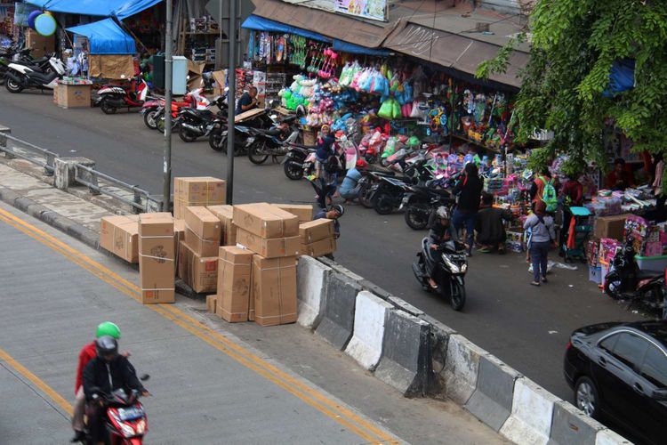 Situasi Pasar Gembrong di Jakarta Timur, Selasa (9/01/2018). Lahan pedagang saat ini akan terkena penertiban untuk proyek pembangunan Tol Becakayu. Rencananya pedagang akan dipindahkan ke Pasar Cipinang Besar pada Maret 2018.