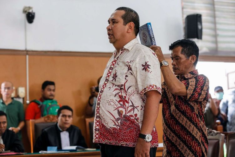 Deni Mahieu salah satu korban bom thamrin memberikan keterangan saksi dalam sidang Aman Abdurrahman alias Oman di PN Jakarta Selatan, Jakarta, Jumat (23/2/2018). Aman Abdurrahman didakwa sebagai salah satu orang yang terlibat dalam teror bom di Jalan MH Thamrin, dan yang merencanakan atau menggerakkan orang lain untuk melakukan tindak pidana terorisme.