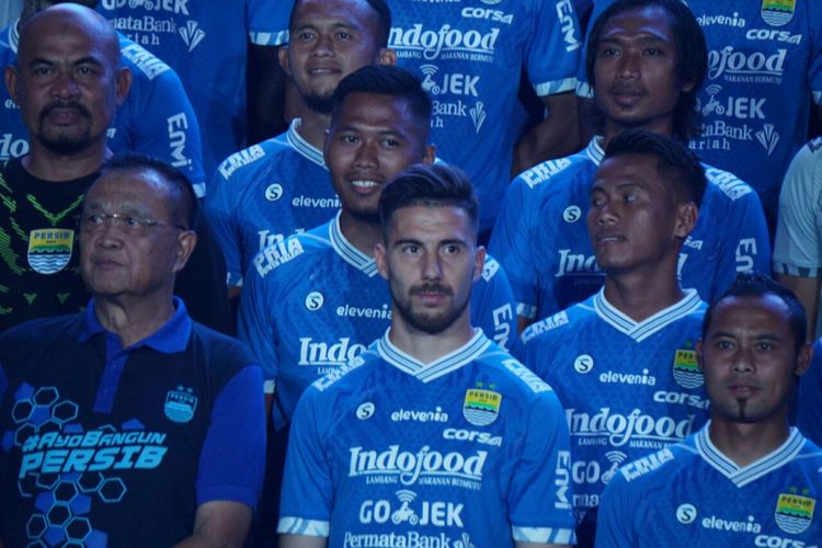 Jonathan Bauman (tengah depan) diperkenalkan saat Persib Bandung lakukan launching tim di Graha Persib, Sabtu (17/3/2018).