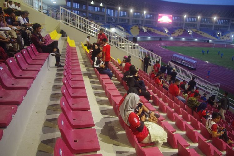 Kursi satuan Stadion Manahan