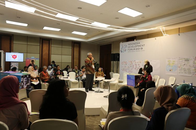 Bupati Bulungan, Sudjati, berbicara tentang pentingnya meningkatkan mutu pendidikan dasar dalam Indonesia Development Forum (IDF) 2019 di Jakarta Convention Centre (JCC) Juli lalu.
