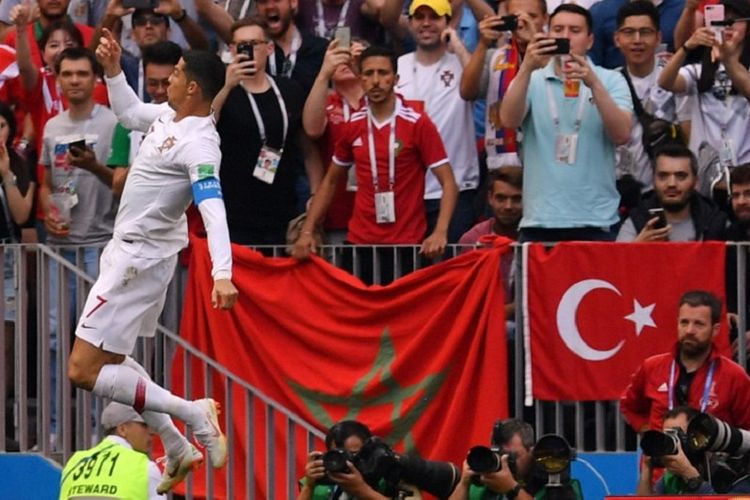 Kapten Portugal, Cristiano Ronaldo, merayakan golnya ke gawang Maroko pada pertandingan Grup B Piala Dunia 2018 di Stadion Luzhniki, 20 Juni 2018. 