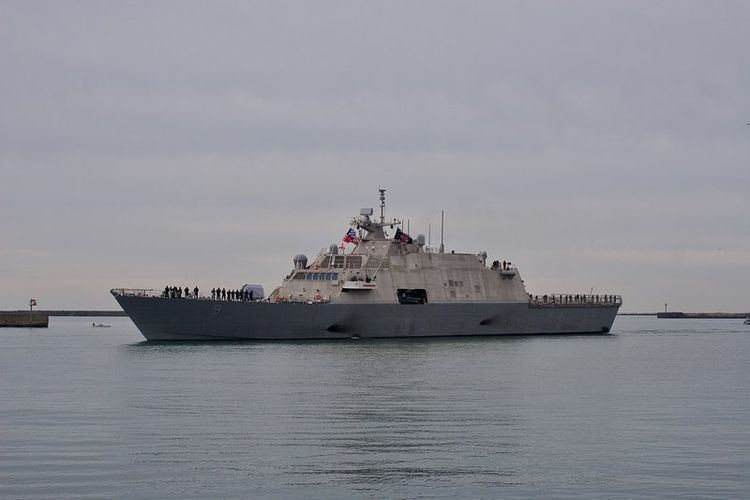 USS Little Rock saat berlayar di pelabuhan Buffalo, New York, AS.