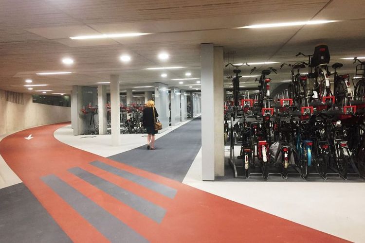 Garasi sepeda terbesar dibuka di Belanda.