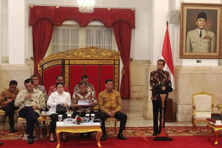 Presiden Joko Widodo membuka rapat kabinet paripurna di Istana Negara, Senin (5/3/2018).