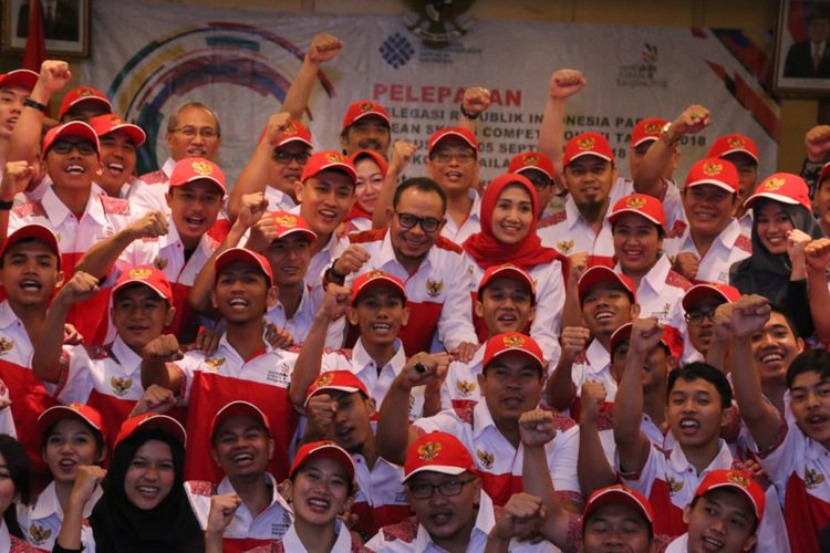 Menteri Ketenagakerjaan (Menaker) Muhammad Hanif Dhakiri berharap Indonesia menjadi juara umum pada kejuaraan ASEAN Skills Competition (ASC) ke-XII di Bangkok, Thailand yang digelar 31 Agustus hingga 2 September 2018.