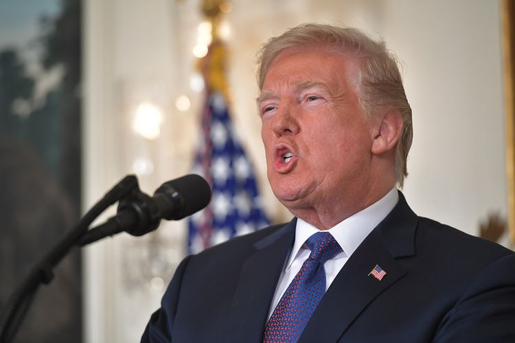 Presiden AS Donald Trump memberikan pernyataan di Gedung Putih, Washington DC, mengenai agresi militer terhadap Suriah, Jumat (13/4/2018).