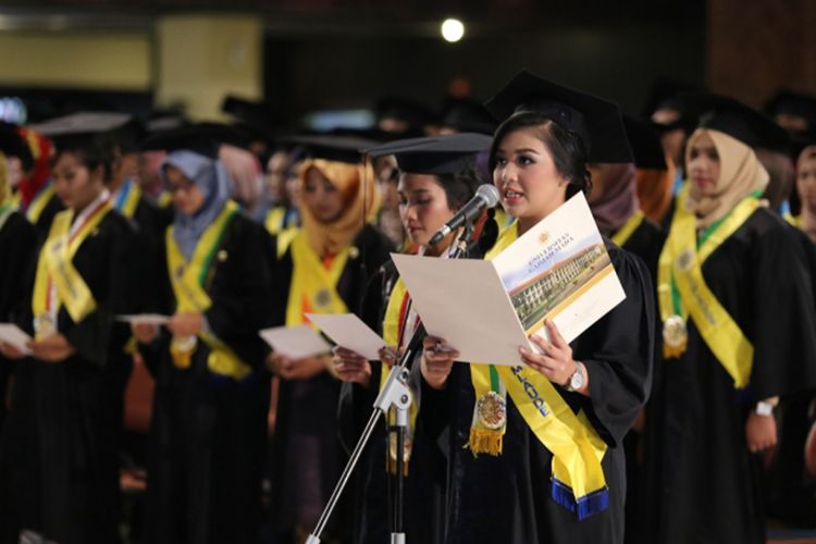 UGM mewisuda sebanyak 1.354 orang lulusan program sarjana (23/5/2015)
